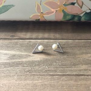NWOT Triangle Pearl Earrings